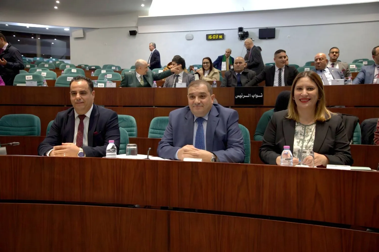 وزير العدل (وسط) مع البرلماني صاحب مقترح تعديل قانون الجنسية (البرلمان)