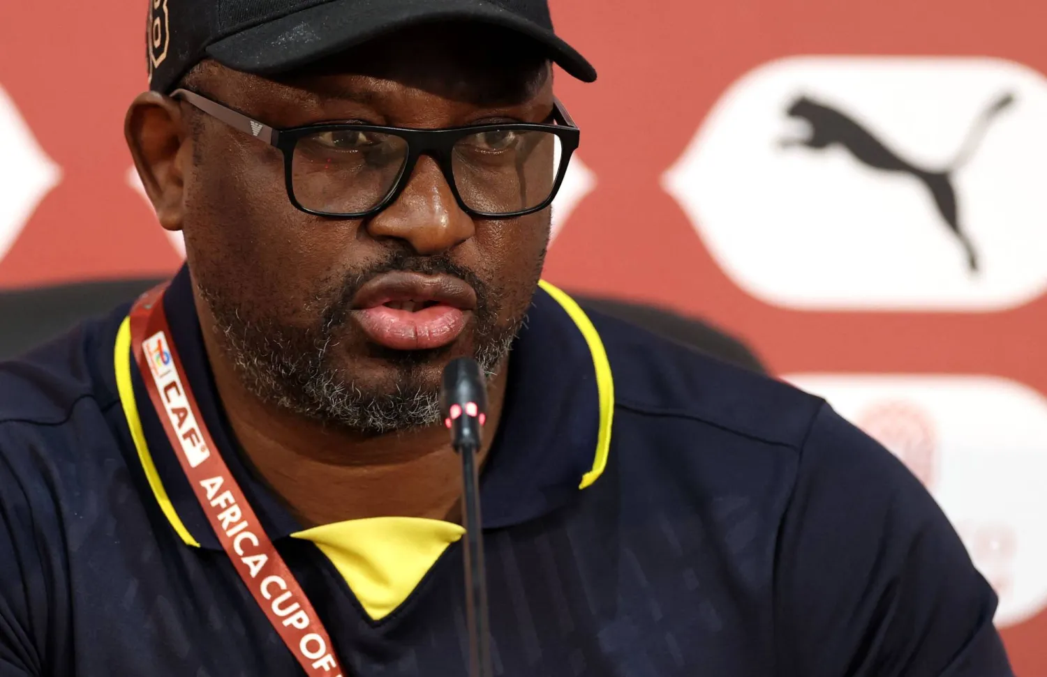 تييري مويوما المدير الفني لمنتخب الغابون (أ.ف.ب)