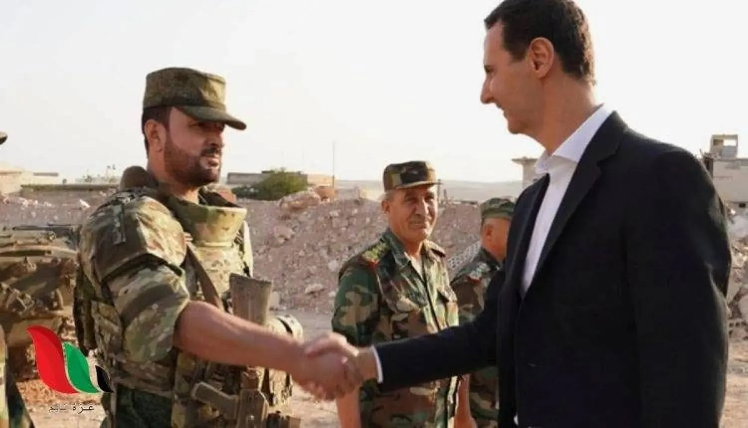 متداولة للرئيس السوري المخلوع بشار الأسد مصافحاً اللواء السابق سهيل الحسن