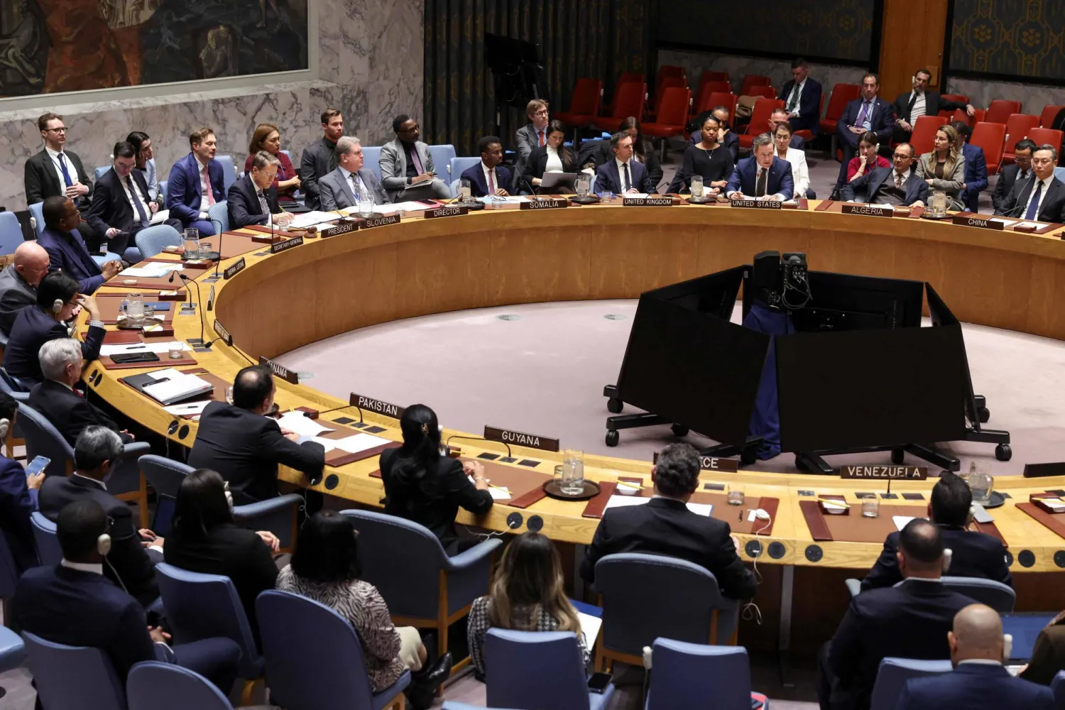 الاجتماع الطارئ لمجلس الأمن الدولي الذي عقد في نيويورك (أ.ف.ب)