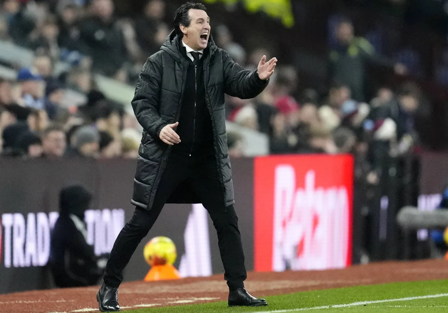 21 December 2025, United Kingdom, Birmingham: Aston Villa manager Unai Emery gestures on the touchline during the English Premier League soccer match between Aston Villa and Manchester United at Villa Park. (dpa)