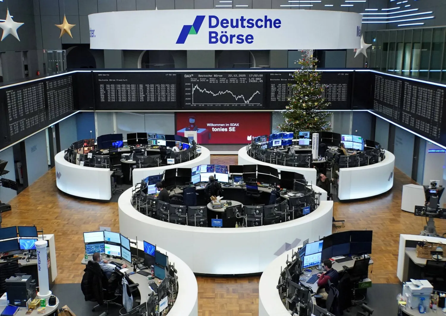 مخطط مؤشر الأسهم الألماني «داكس» ببورصة فرنكفورت (رويترز)