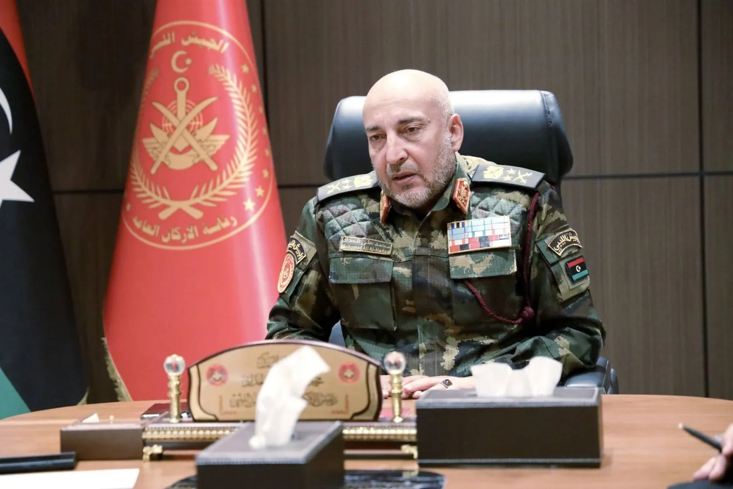 محمد الحداد في مكتبه برئاسة أركان قوات الوحدة (أرشيفية - رئاسة الأركان)