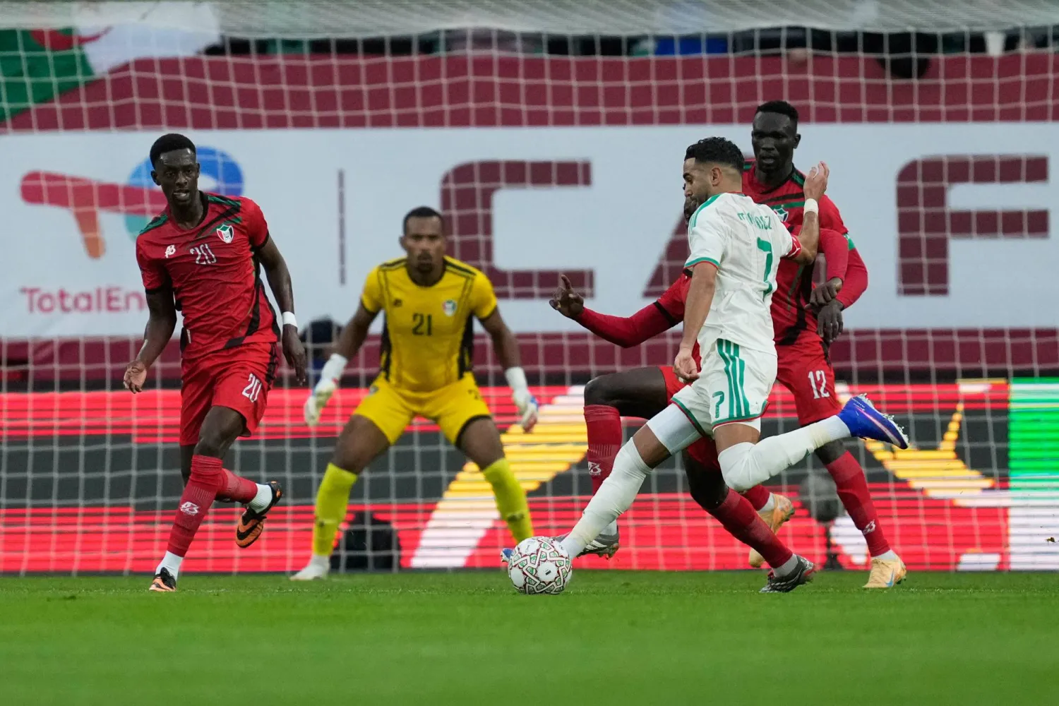 محرز سجل أسرع أهداف البطولة حتى الآن (أ.ب)