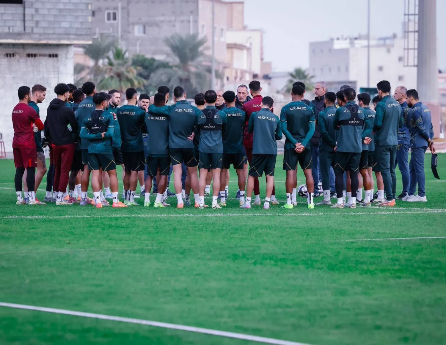 تحضيرات الخليج بقيادة المدرب اليوناني دونيس (نادي الخليج)