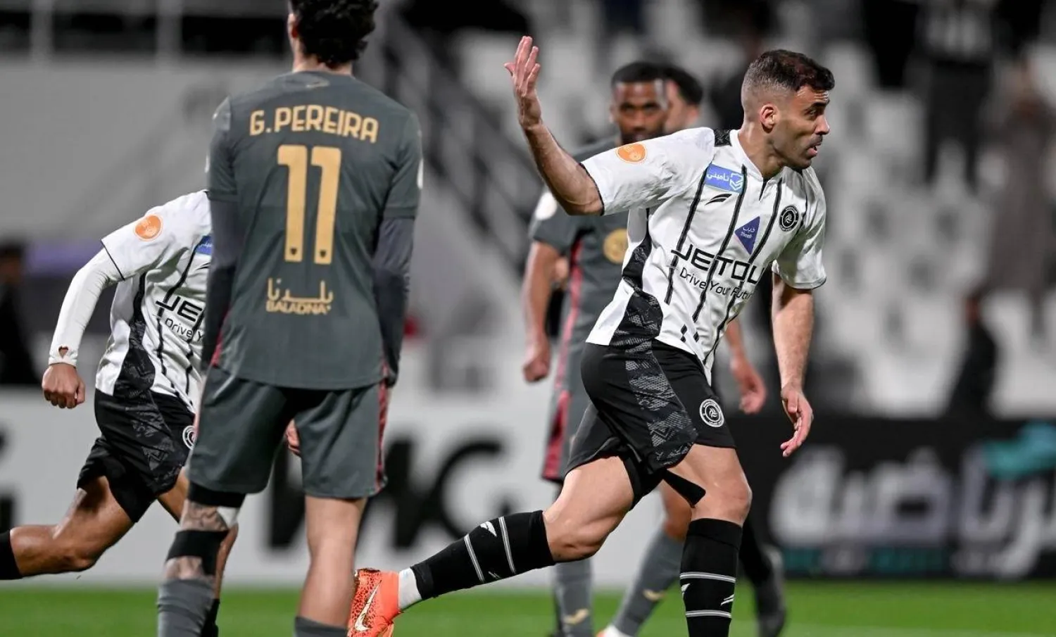 حمد الله خلال مشاركته في مباراة الريان ضمن دوري أبطال الخليج (نادي الشباب)