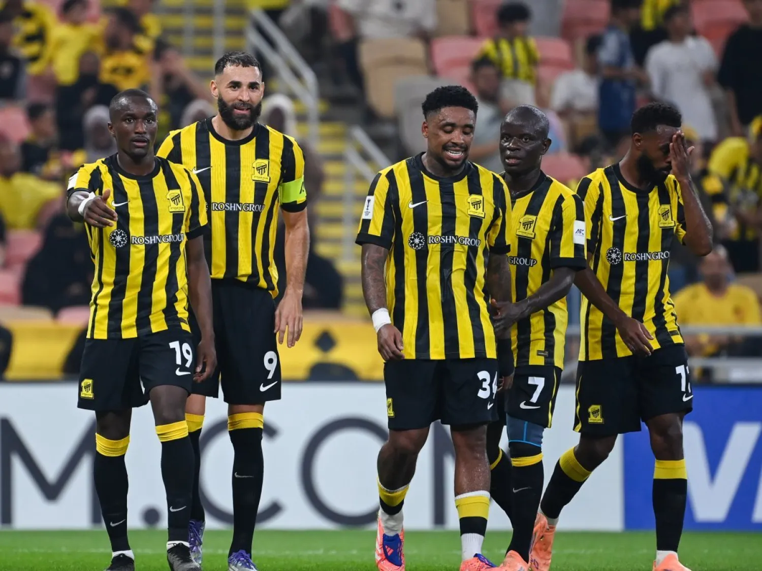لاعبو الاتحاد يحتفلون بهدفهم الوحيد في المباراة الآسيوية (تصوير: علي خمج)