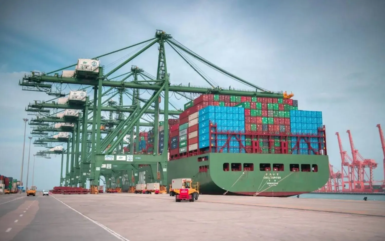 ميناء الملك عبد العزيز بالدمام (واس)