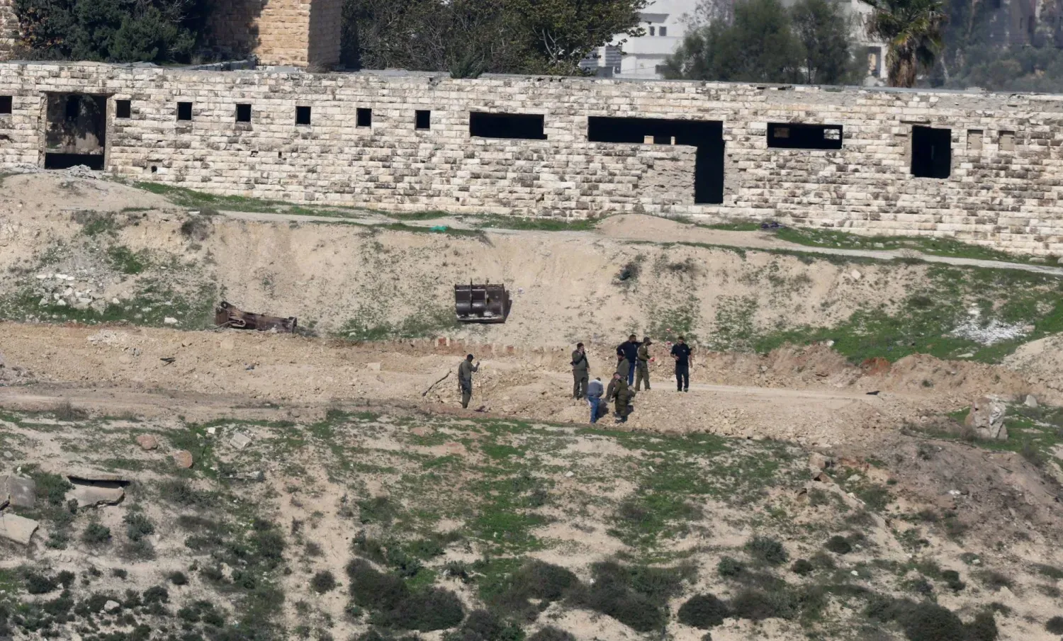 Batı Şeria’da Cenin kenti yakınlarında bulunan ve tahliye edilen İsrail yerleşimi Sanur’da İsrailli askerler (EPA)