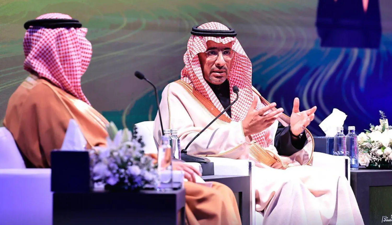 وزير الصناعة متحدثاً للحضور في مجلس صناعيي الرياض الثامن (الشرق الأوسط)