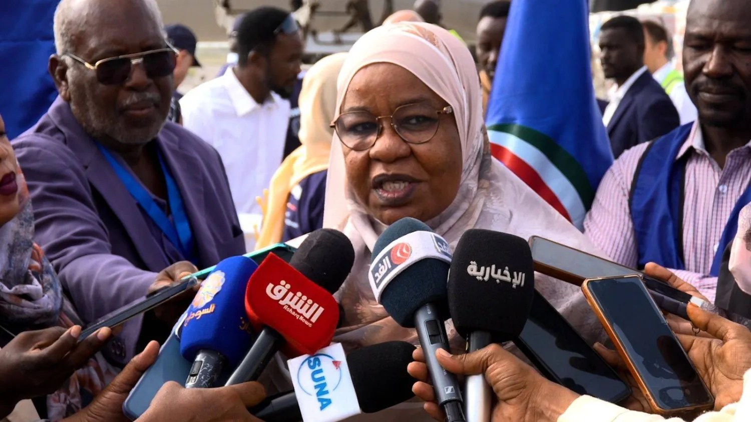 مفوضة العون الإنساني سلوى آدم بنية في مؤتمر صحافي (سونا)