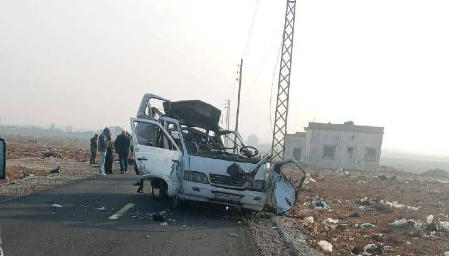 سيارة استهدفتها غارة إسرائيلية في منطقة حوش السيد علي الحدودية مع سوريا بشمال شرقي لبنان مما أدى لمقتل شخصين (متداول)