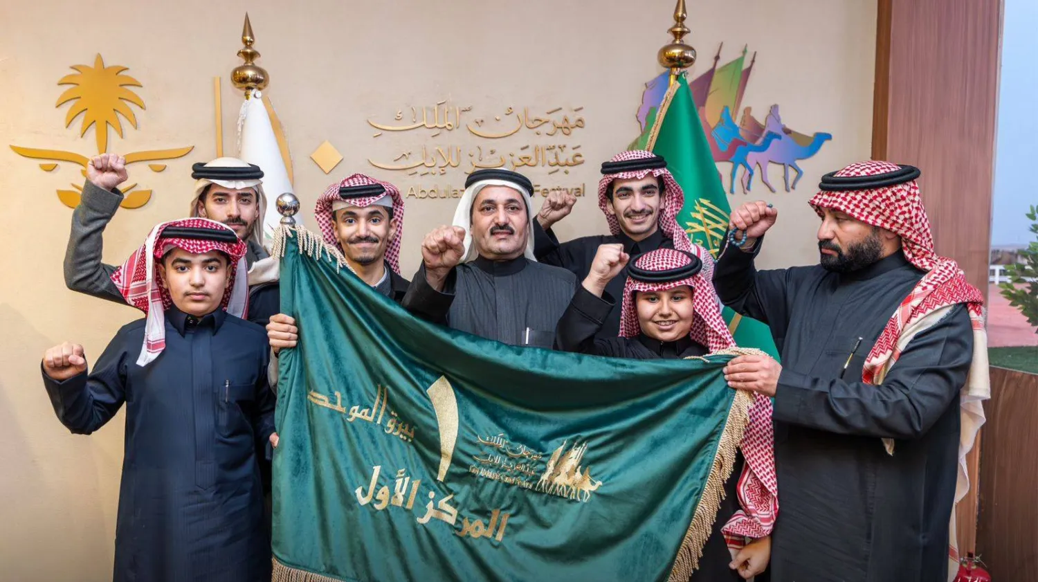 ابن سمار محتفلاً بالصدارة (الشرق الأوسط)