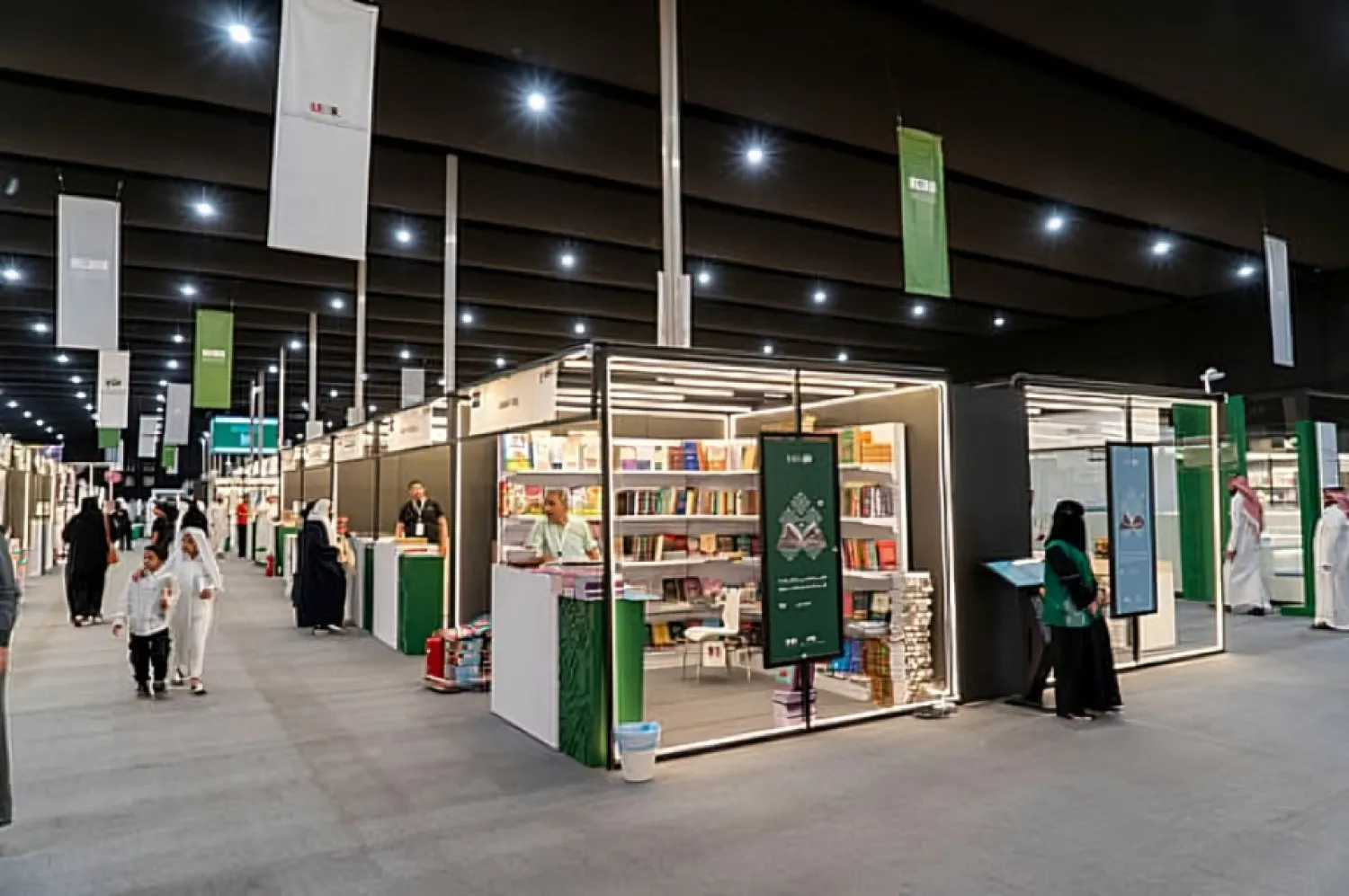 جانب من أحد المعارض السابقة (الشرق الأوسط)