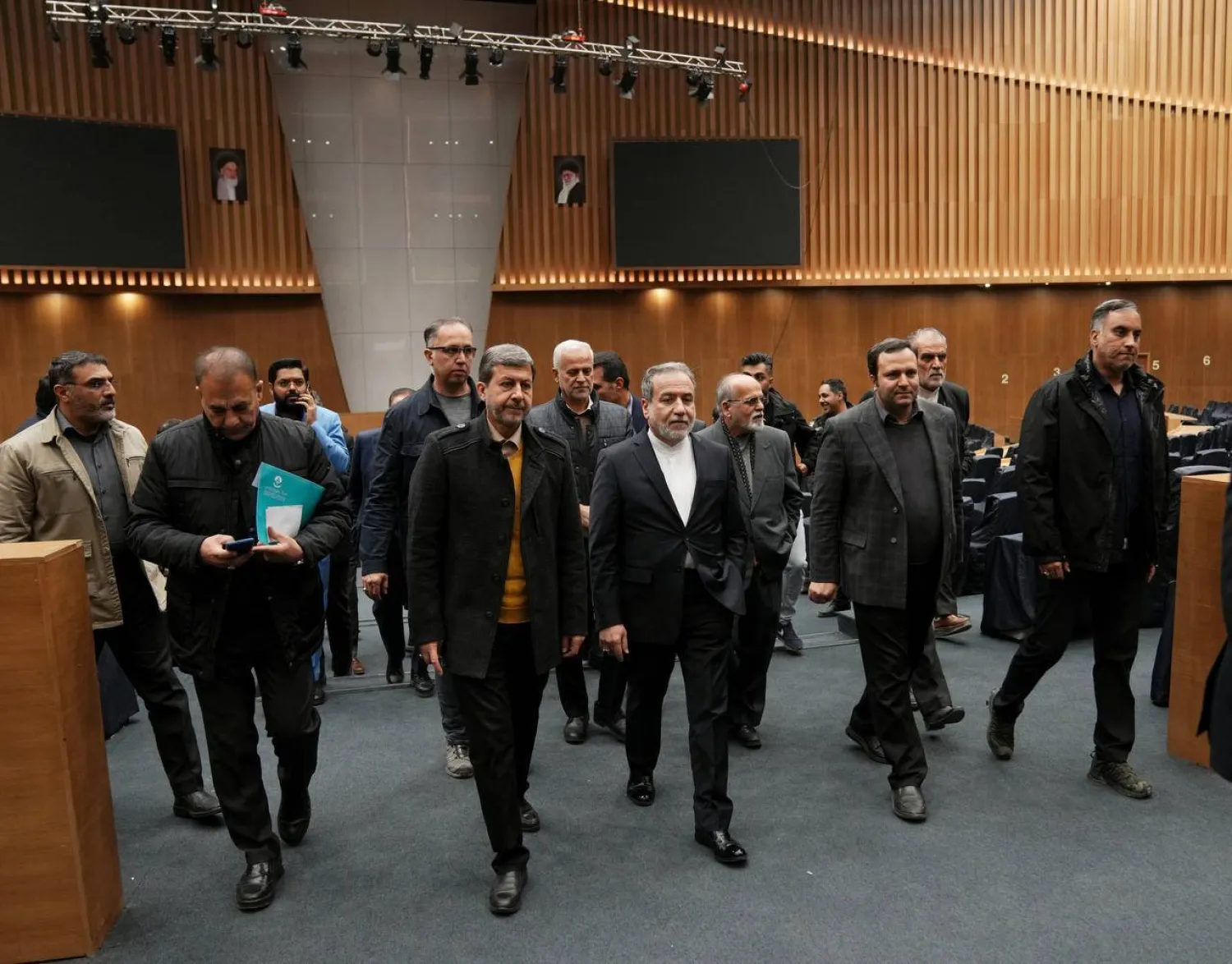 صورة نشرها حساب عراقجي من وصوله إلى مقر المؤتمرات الدولية بمدينة أصفهان الخميس