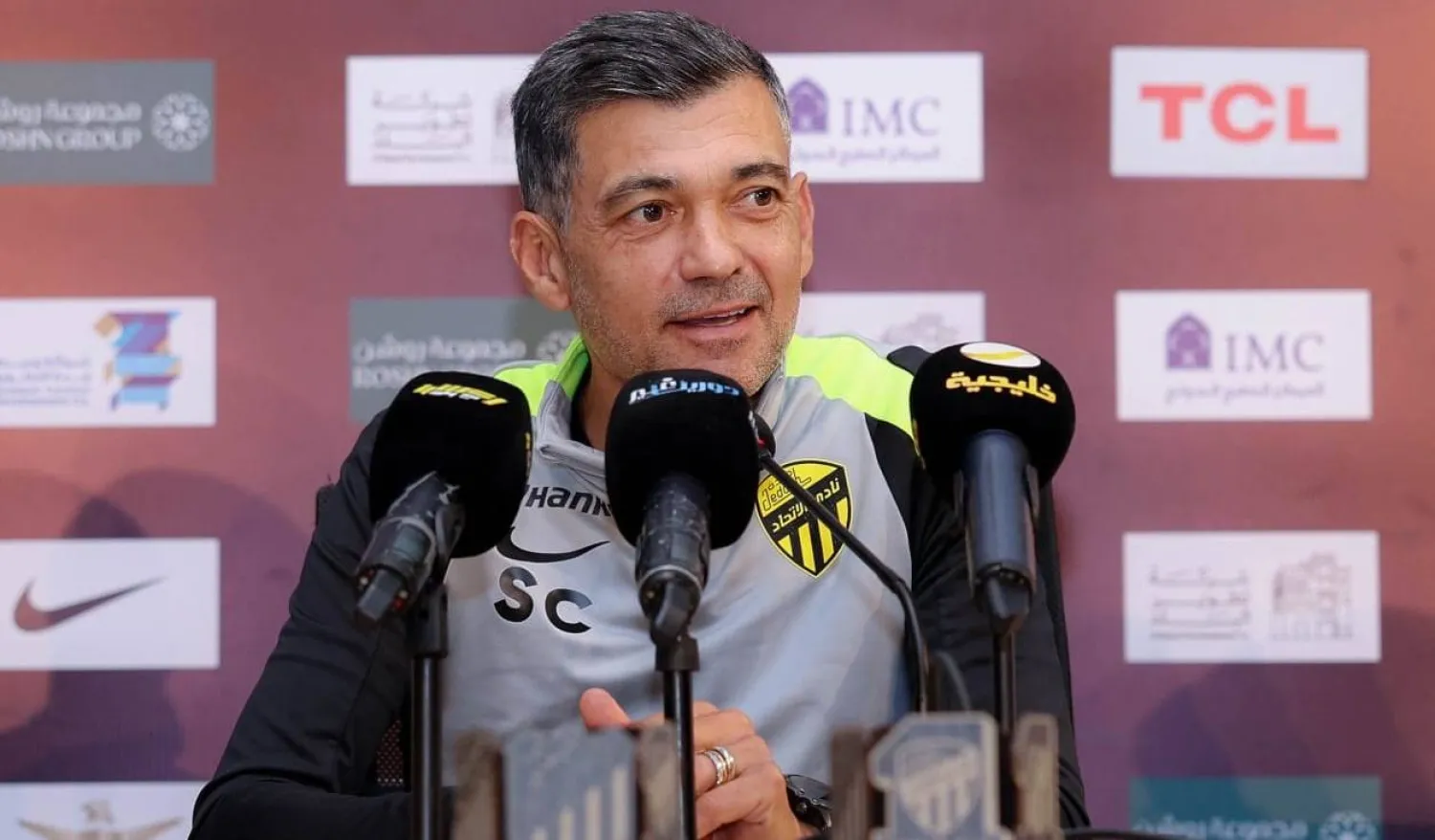 سيرجيو كونسيساو مدرب الاتحاد خلال المؤتمر الصحافي (موقع النادي)