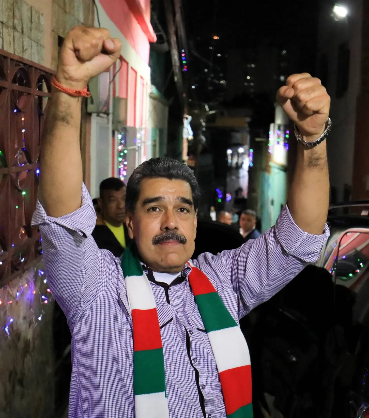 Venezuela Devlet Başkanı Nicolas Maduro, Karakas'ın San Agustin mahallesinde düzenlenen bir Noel kutlamasına katıldı (Reuters)