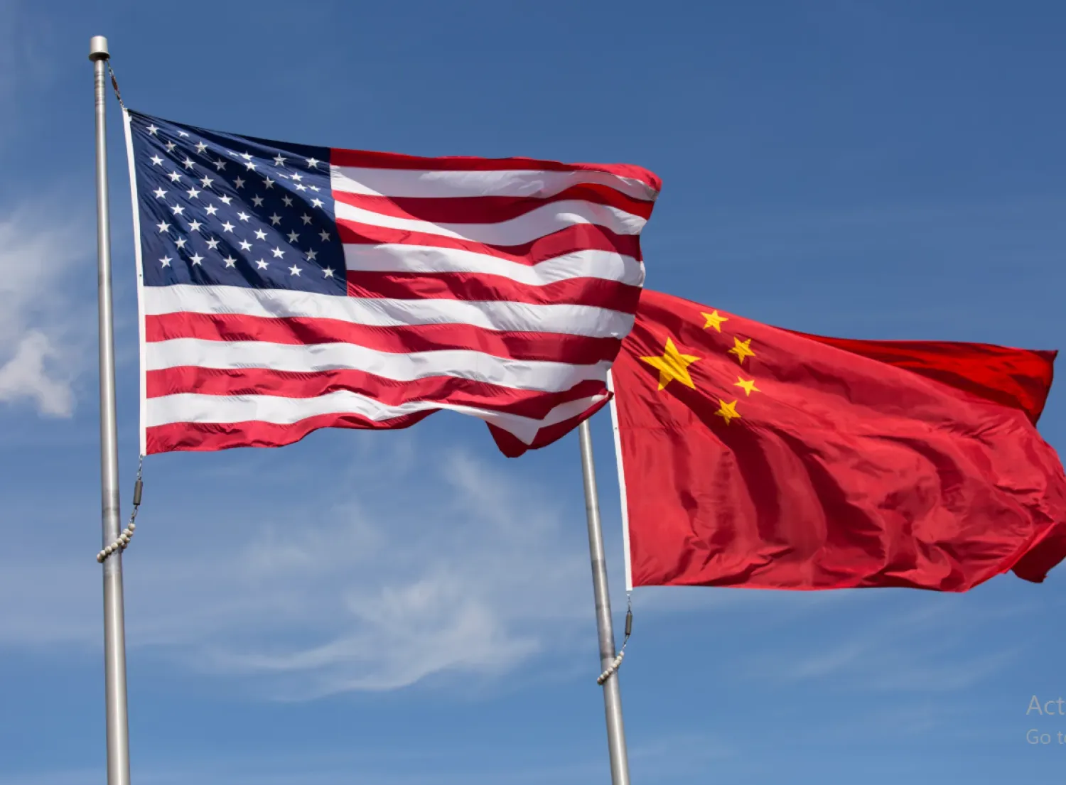 علمَا أميركا والصين (رويترز)