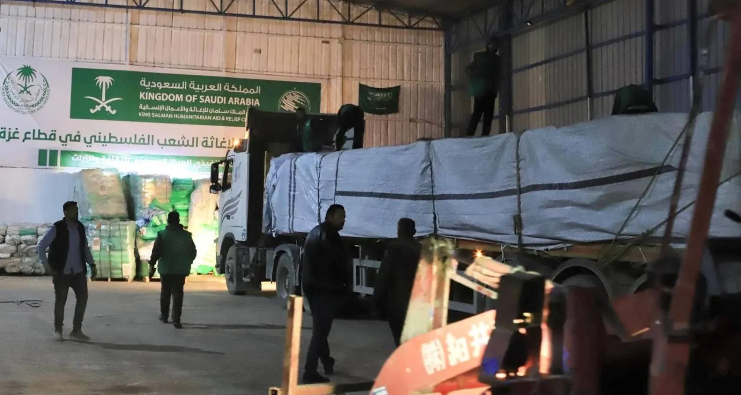 جانب من وصول القافلة الإغاثية السعودية إلى وسط قطاع غزة الخميس (واس)