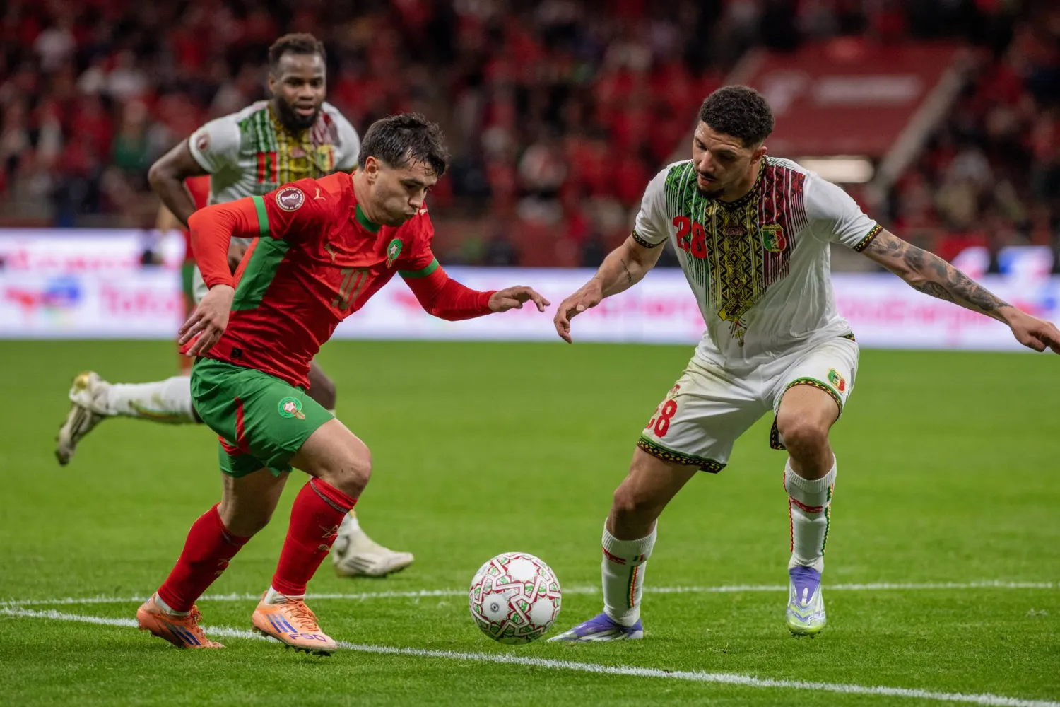 المغربي دياز في محاولة هجومية (إ.ب.أ)