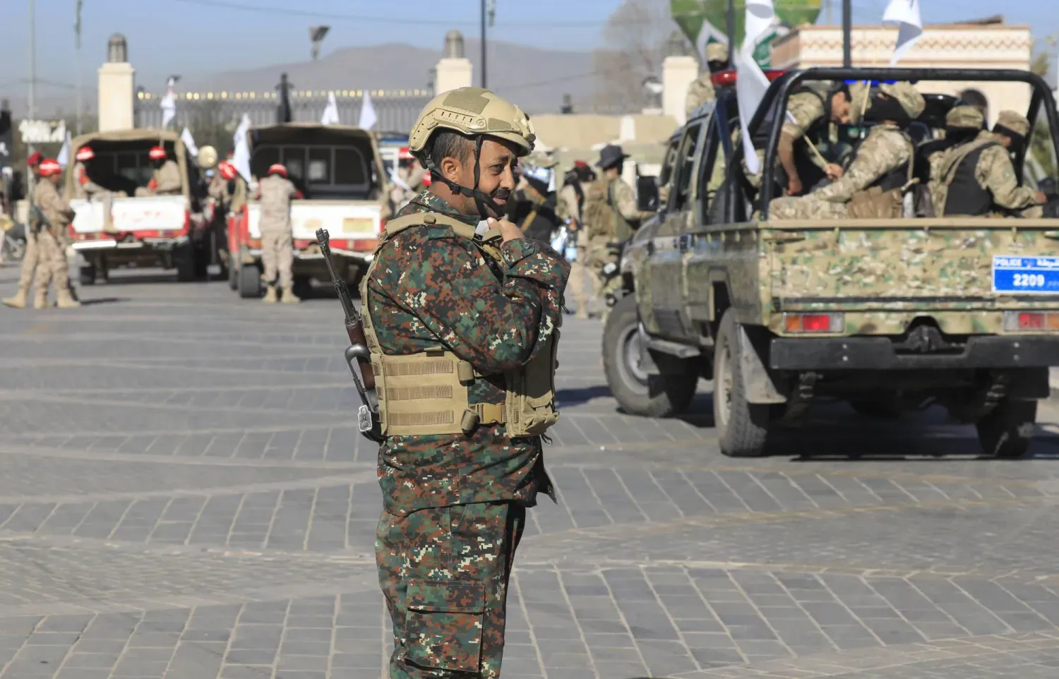 Husiler, meşru hükümetin bileşenleri arasındaki farklılıkları kullanarak Yemen hükümetini pusuya düşürüyor (EPA)