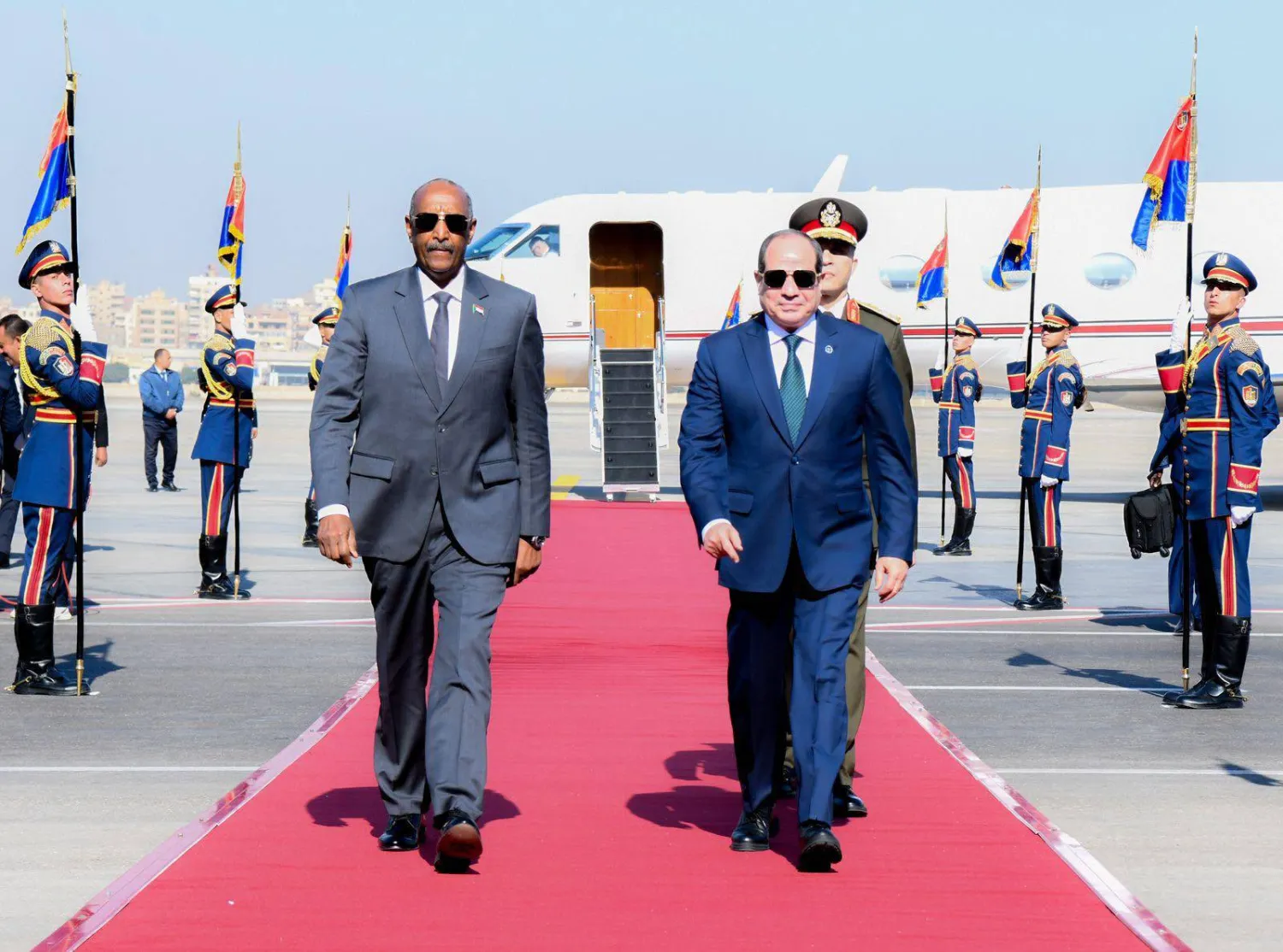 الرئيس المصري عبد الفتاح السيسي خلال استقباله رئيس مجلس السيادة الانتقالي بالسودان عبد الفتاح البرهان في القاهرة الشهر الحالي (الرئاسة المصرية)