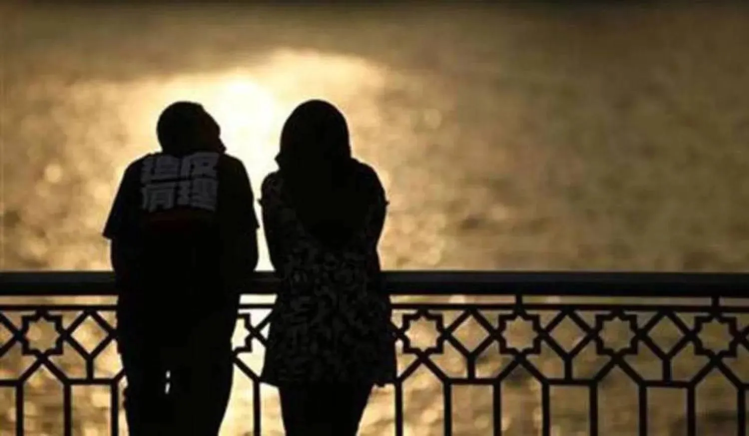 عادة ما تكون العلاقة بين الأشخاص النرجسيين آسرة ومضرة (رويترز)