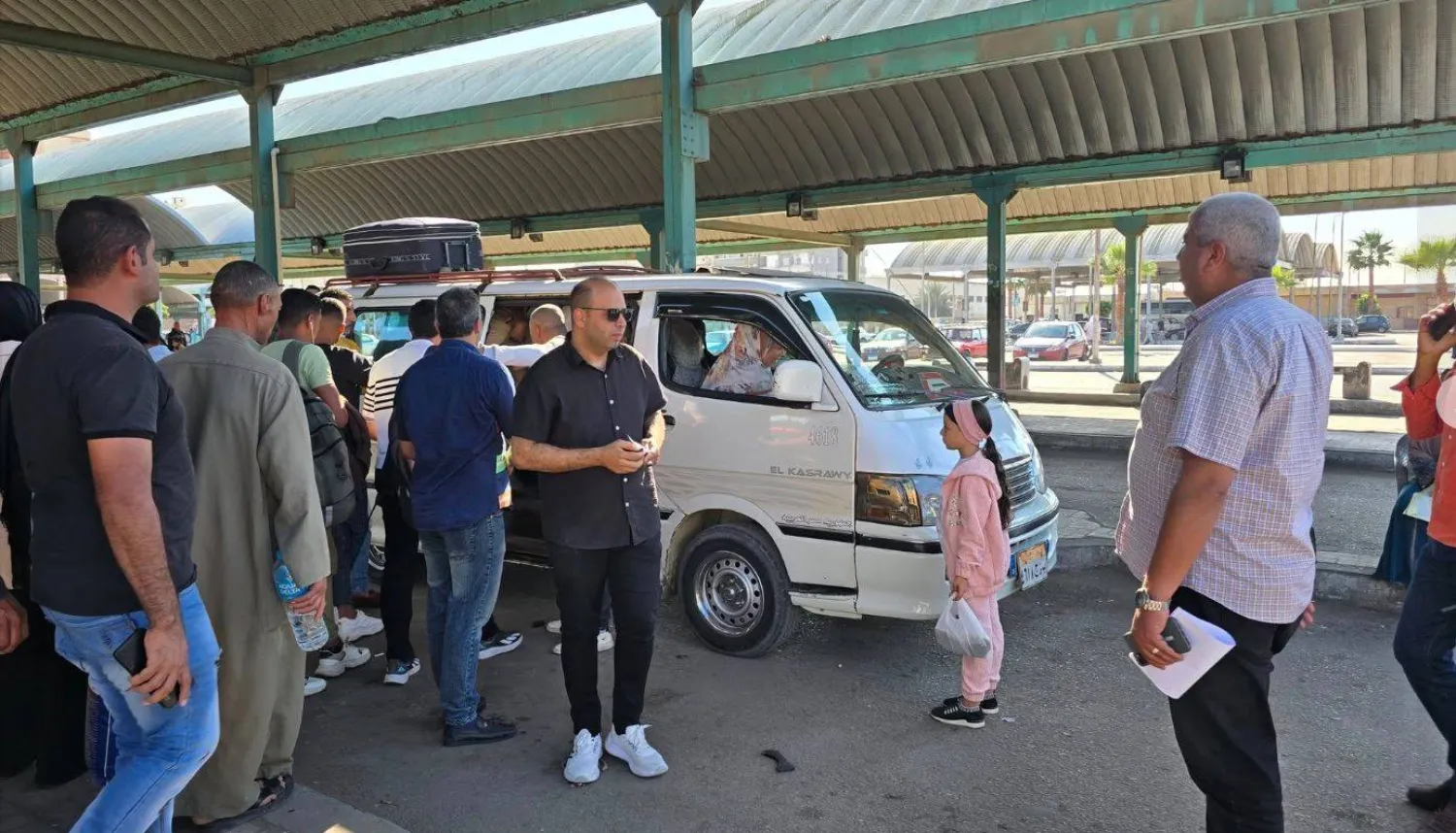 قرار منع السيدات من الجلوس بجوار السائقين تم إلغاؤه (صفحة إدارة المواقف العامة بمحافظة البحيرة)