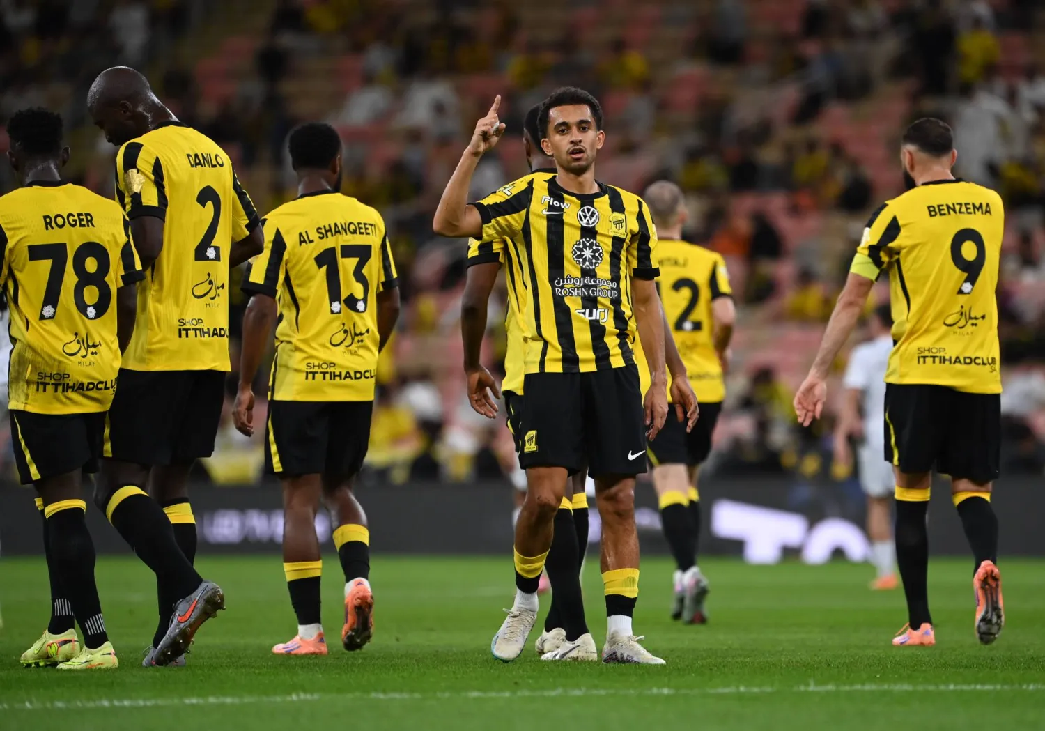 الغامدي يحتفل بهدفه في مرمى الشباب (تصوير: علي خمج)