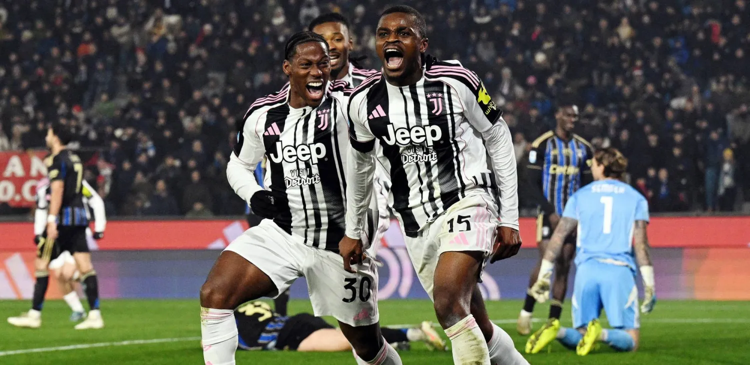 فرحة لاعبي اليوفي بالهدف الأول (رويترز)