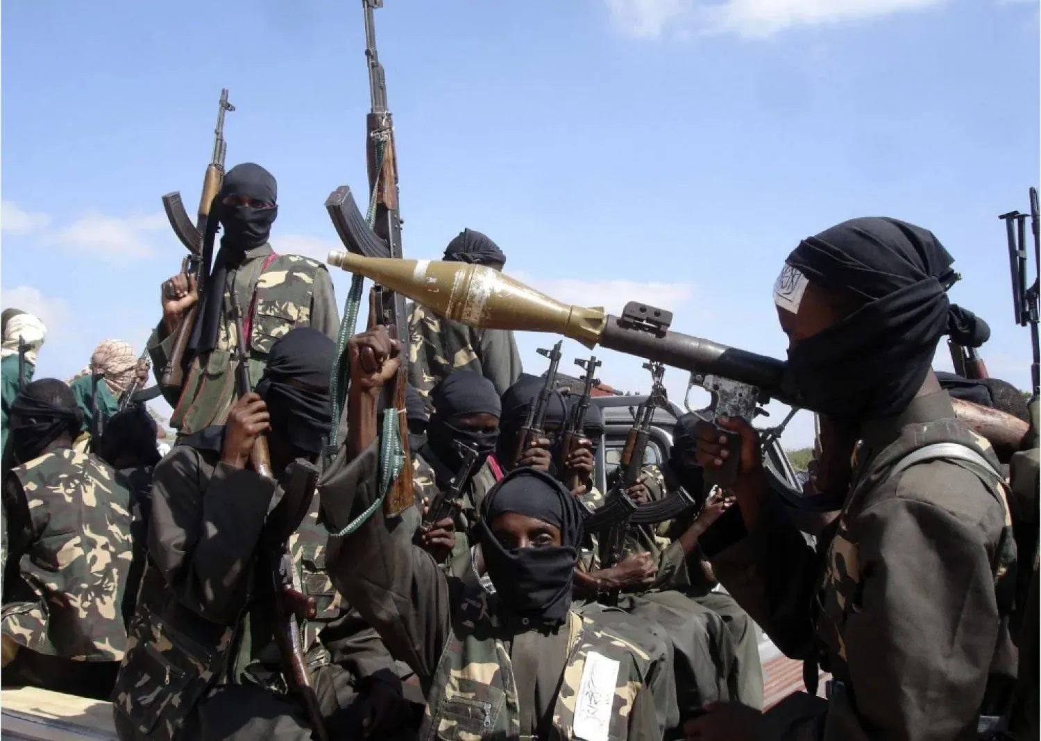 عناصر من «حركة الشباب» الصومالية الإرهابية (أ.ب)