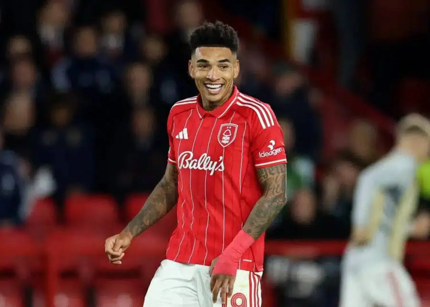 إيغور جيسوس يتألق مع فورست (رويترز)