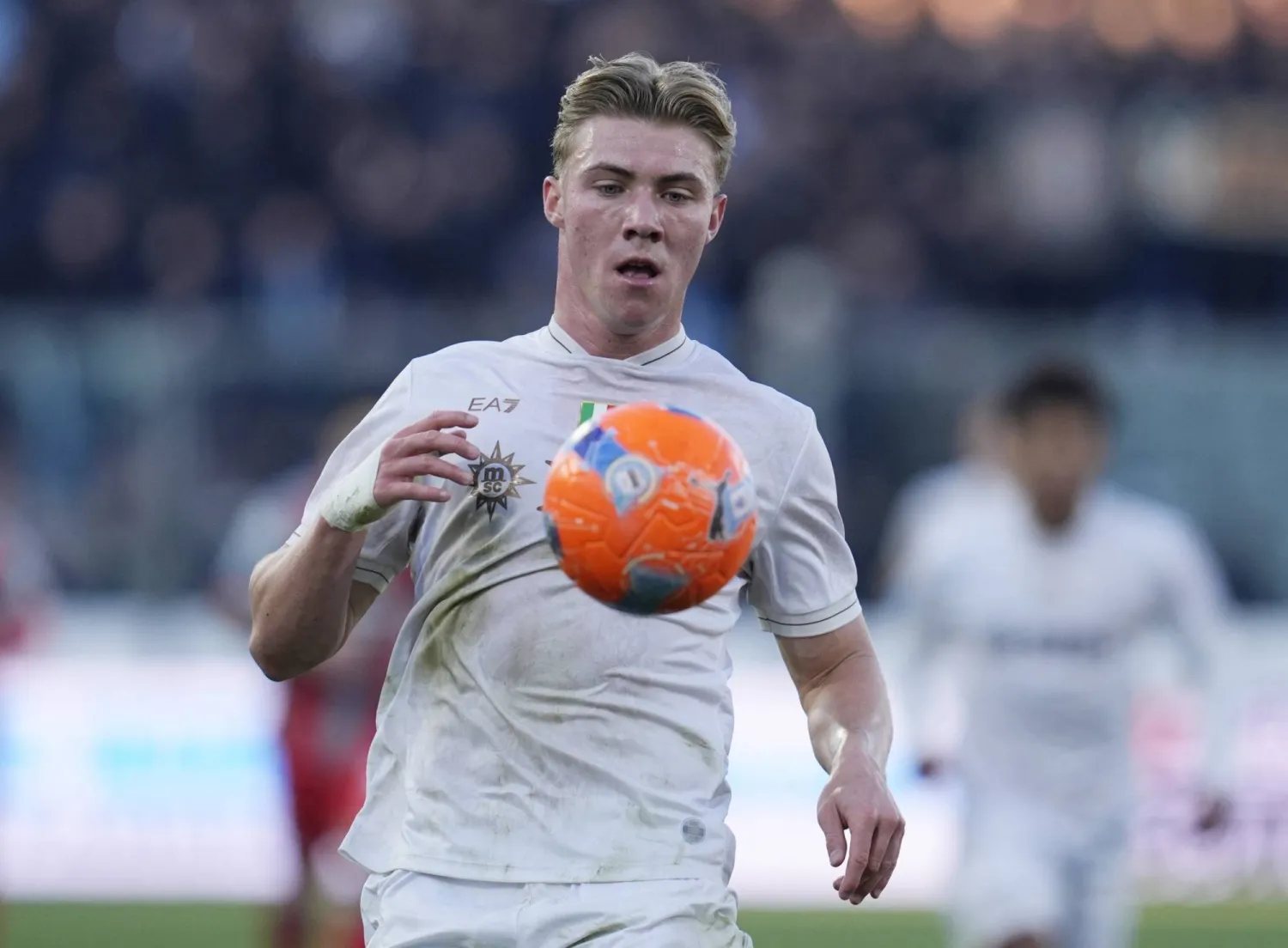 الدنماركي راسموس هويلوند تألق في فوز نابولي (رويترز)