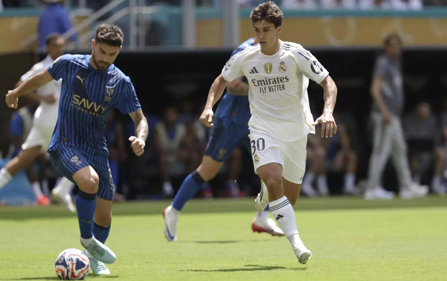 روبن نيفيز نجم الهلال في مواجهة ريال مدريد بمونديال الأندية (إ.ب.أ)