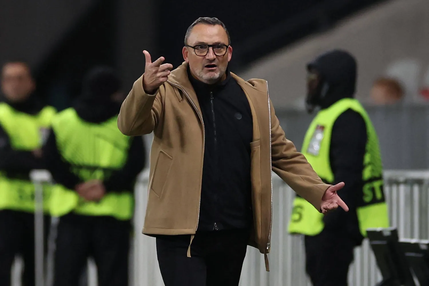 فرانك إيز مدرب نيس المقال (أ.ف.ب)