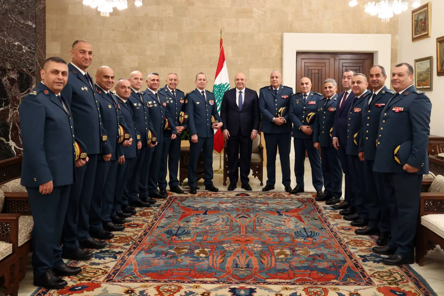 الرئيس جوزيف عون مستقبلاً وفداً من قيادة الجيش بقيادة العماد رودولف هيكل (رئاسة الجمهورية)