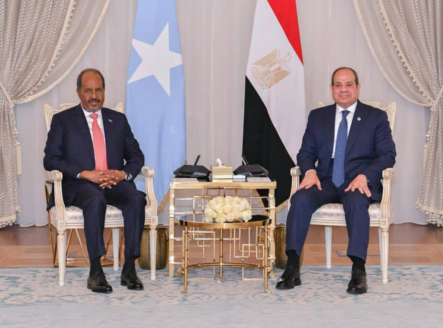 الرئيس المصري عبد الفتاح السيسي يستقبل الرئيس الصومالي حسن شيخ محمود في مدينة العلمين (الرئاسة المصرية)