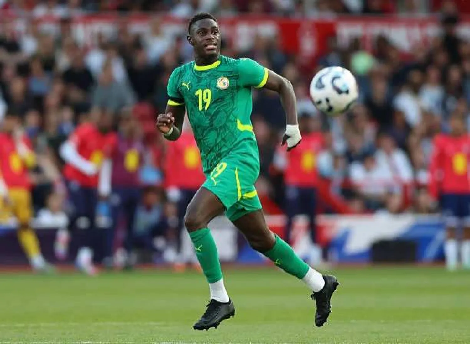 موسى نياكاتي مدافع المنتخب السنغالي (إ.ب.أ)