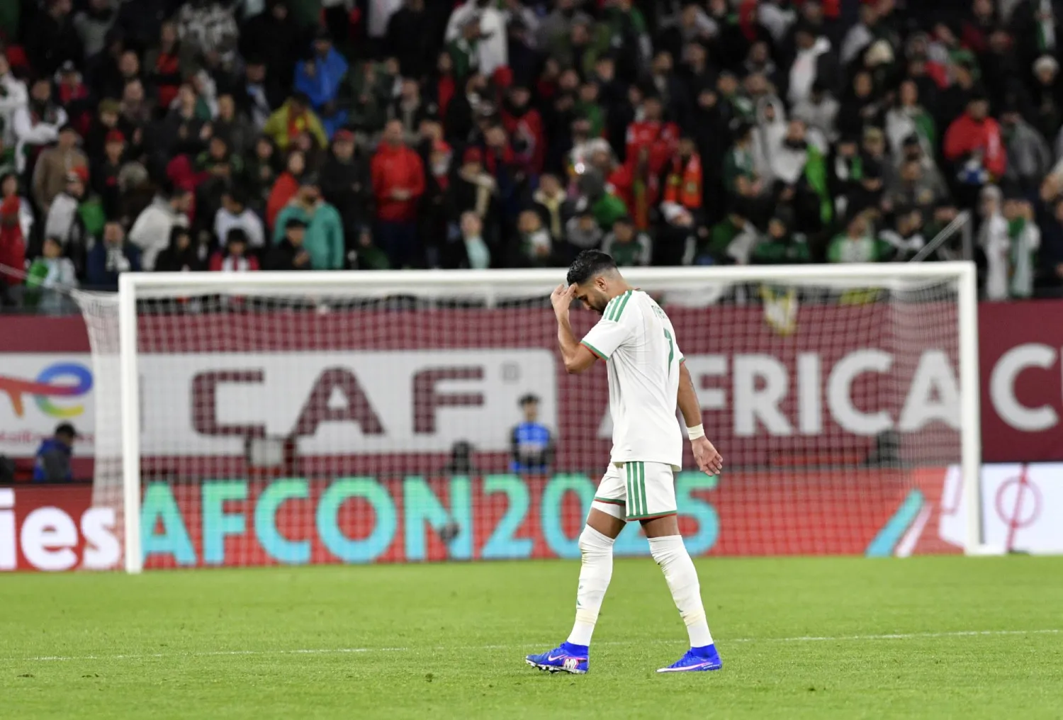 النجم الجزائري رياض محرز (إ.ب.أ)