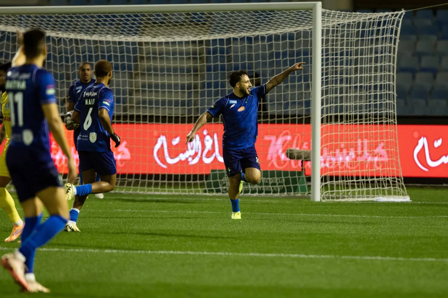 فارغاس يحتفل بهدفه في شباك الخليج (الدوري السعودي)