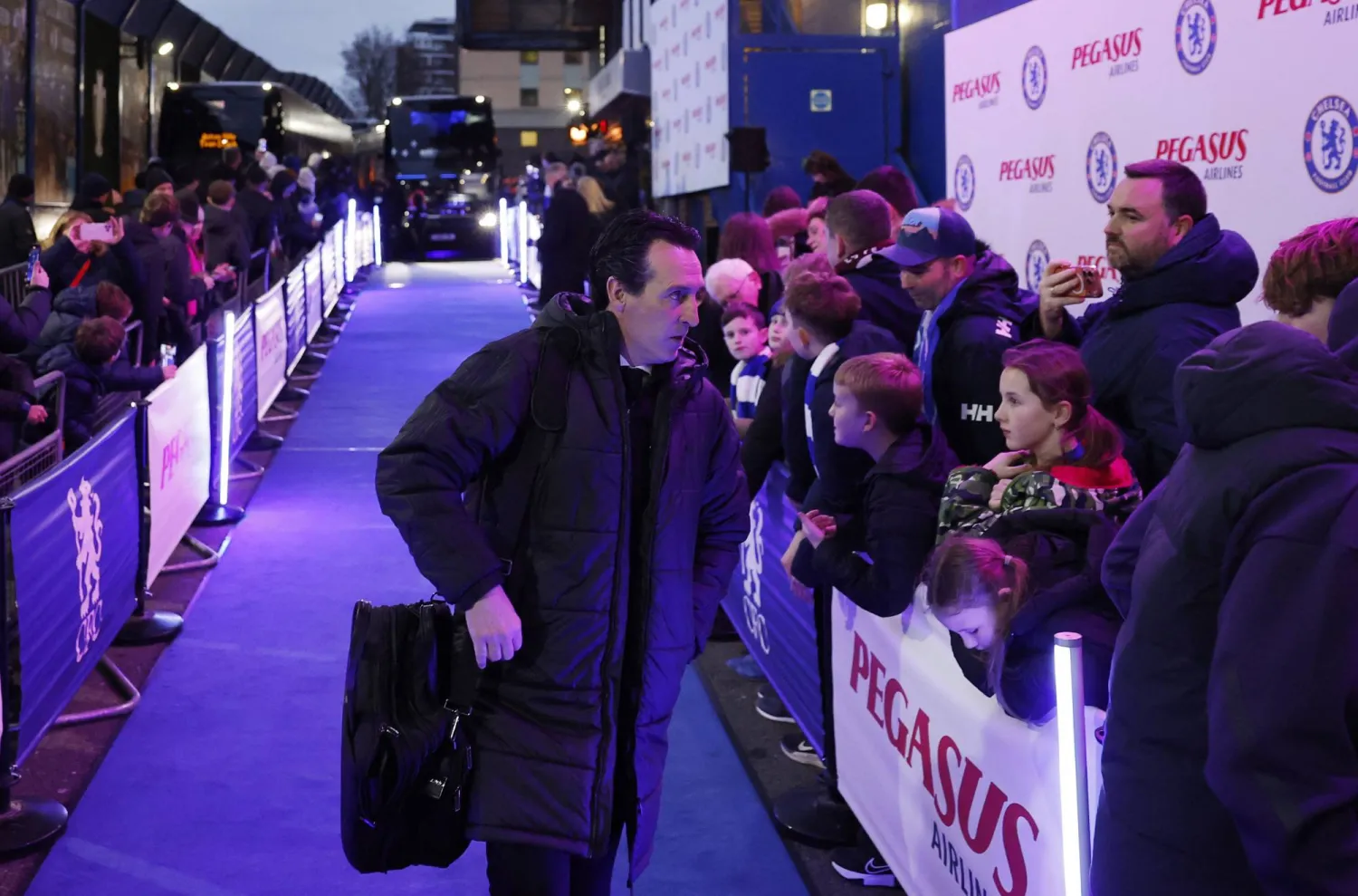 أوناي إيمري مدرب أستون فيلا (رويترز)