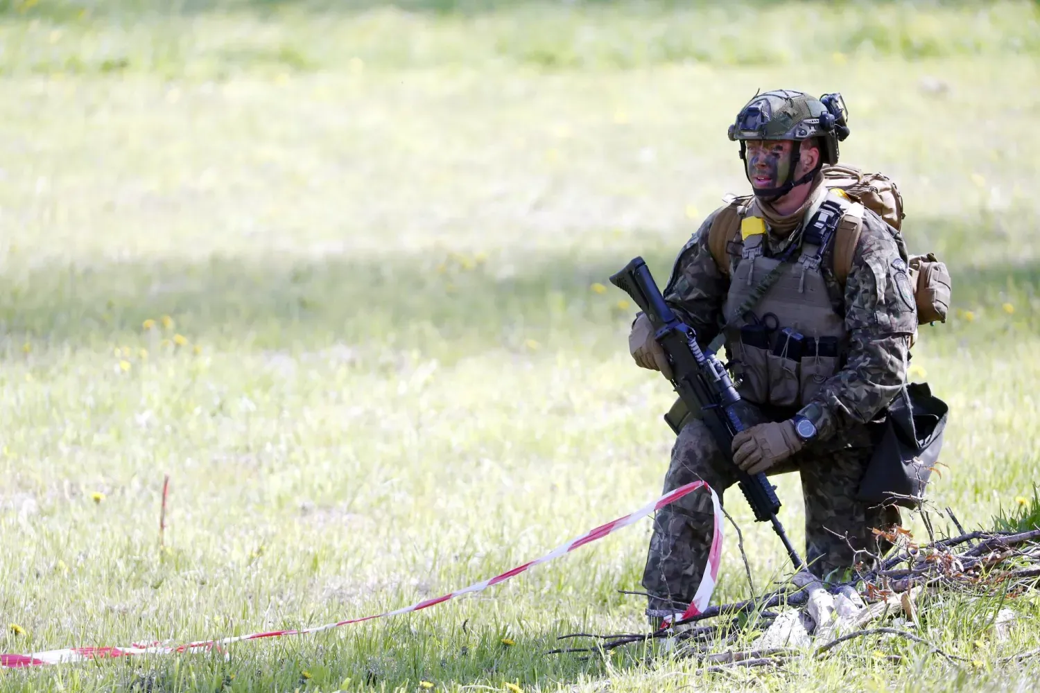 Letonyalı bir asker (EPA)