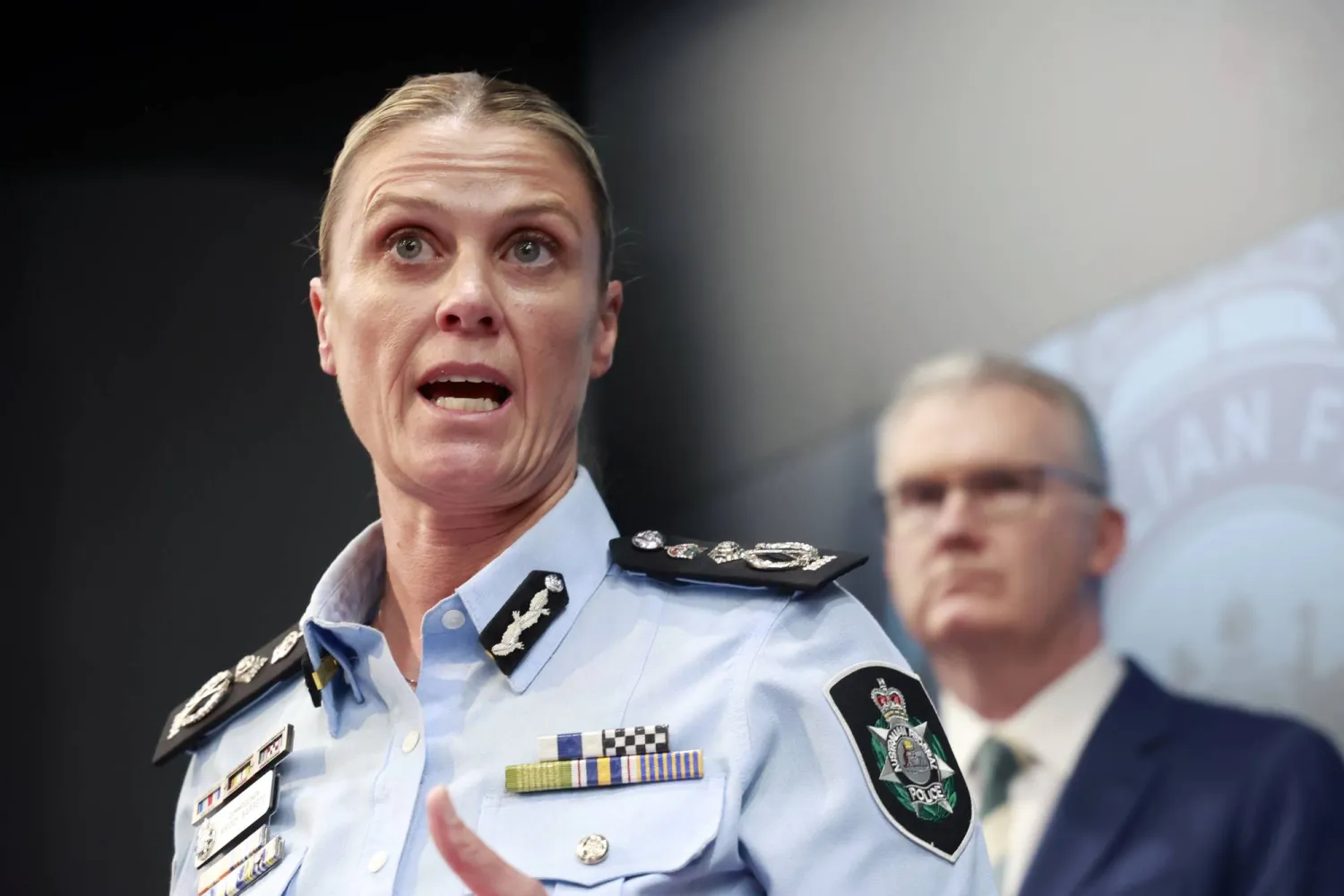 قدمت مفوضة الشرطة الفيدرالية الأسترالية كريسي باريت آخر المستجدات بشأن التحقيق في هجوم بونداي الإرهابي في إطار عملية أركيس (د.ب.أ)