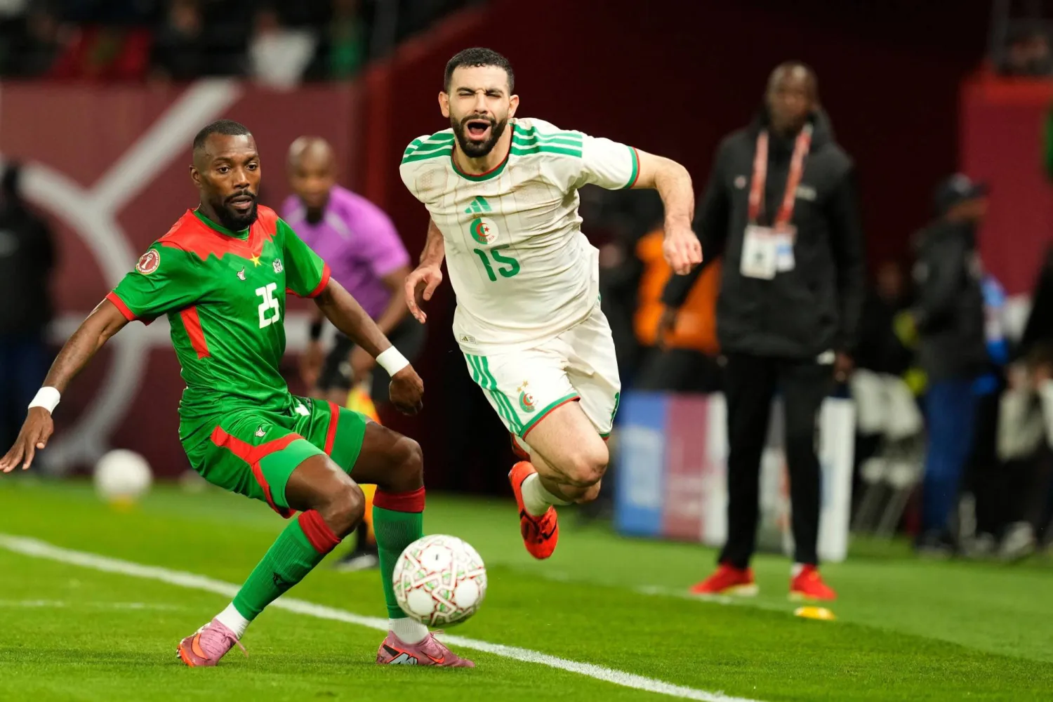 ريان آيت نوري لاعب منتخب الجزائر (أ.ب)