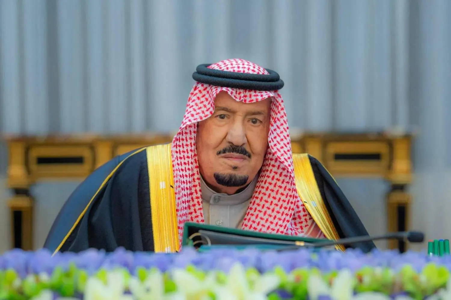 Custodian of the Two Holy Mosques King Salman bin Abdulaziz chairs the cabinet meeting in Riyadh. (SPA)
