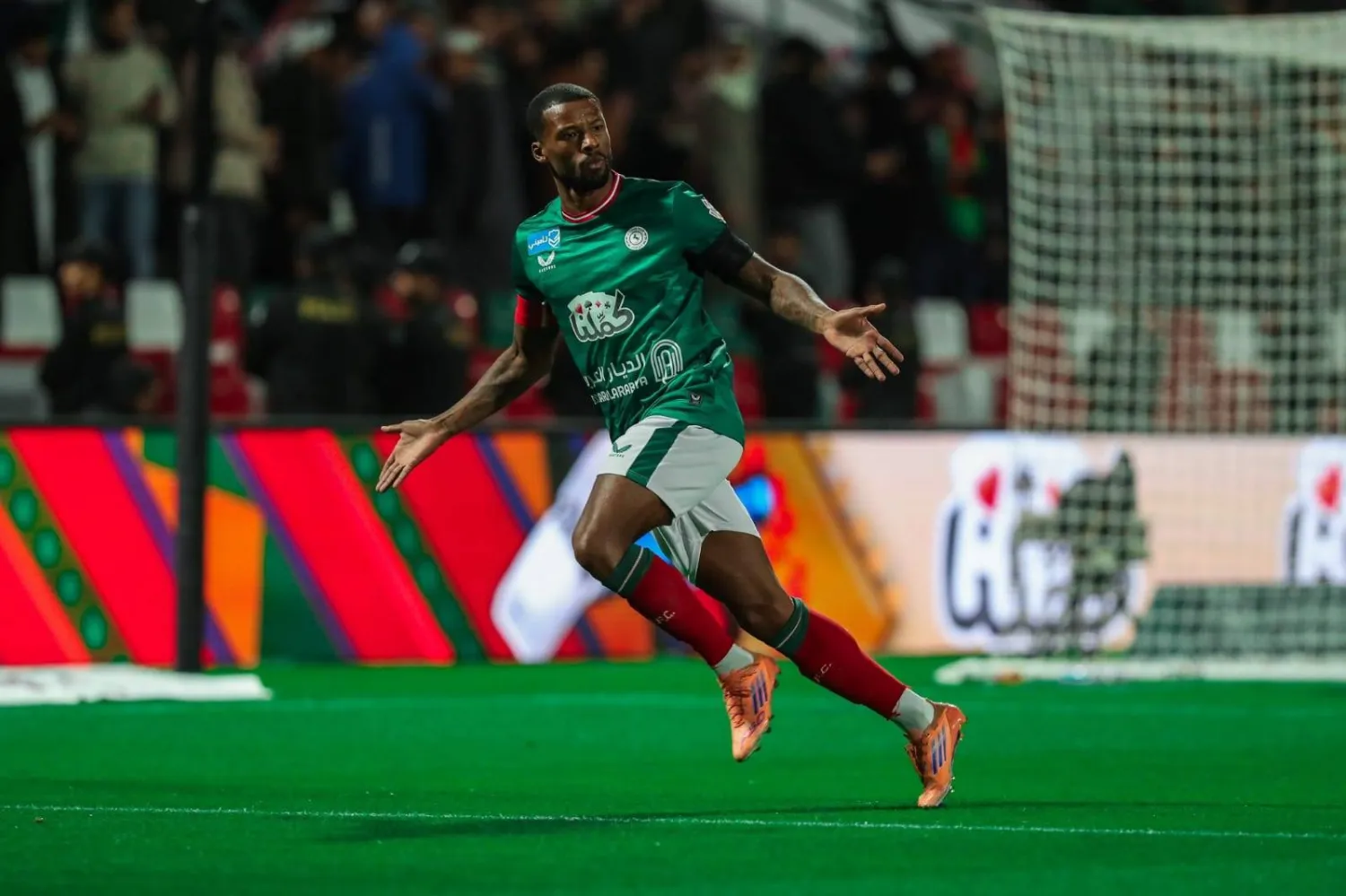  فينالدوم محتفلاً بالهدف الأول (موقع النادي)