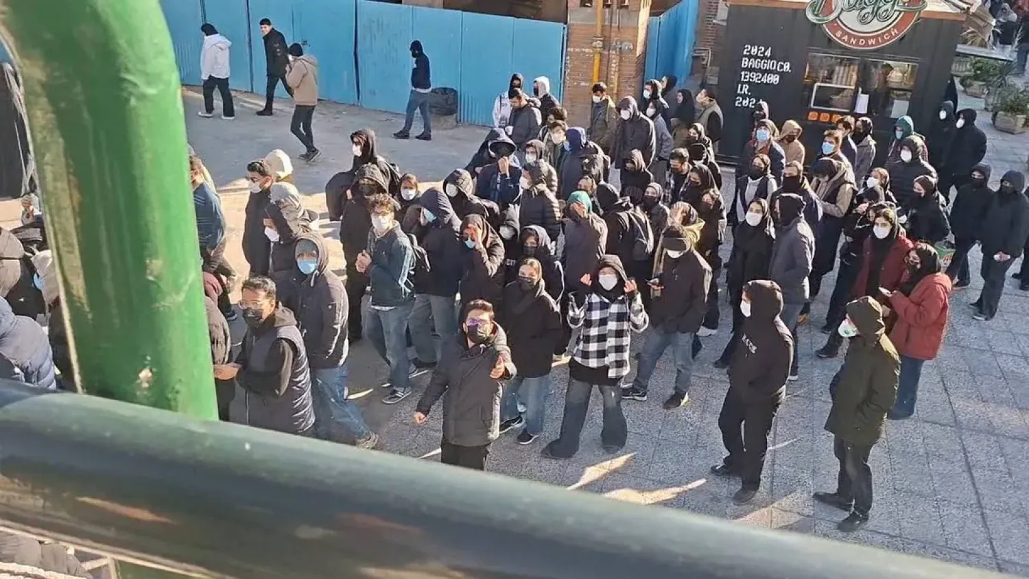 Devrim Muhafızları'na bağlı Fars Haber Ajansı tarafından yayınlanan bir fotoğrafta, dün Tahran üniversite öğrencilerinin düzenlediği protestolar