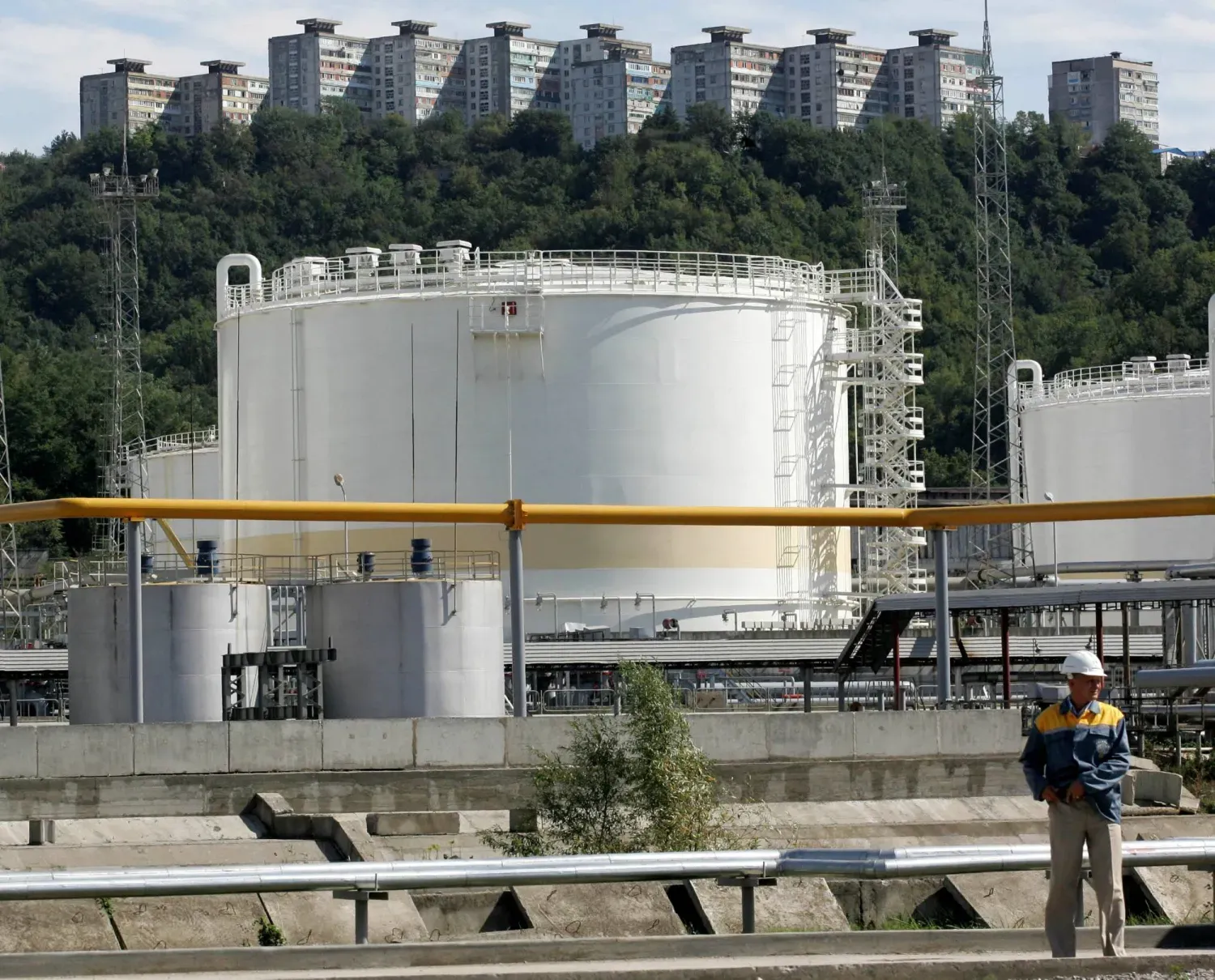Karadeniz kıyısındaki Tuapse'de bulunan Rus petrol rafinerisi (Arşiv-Reuters)