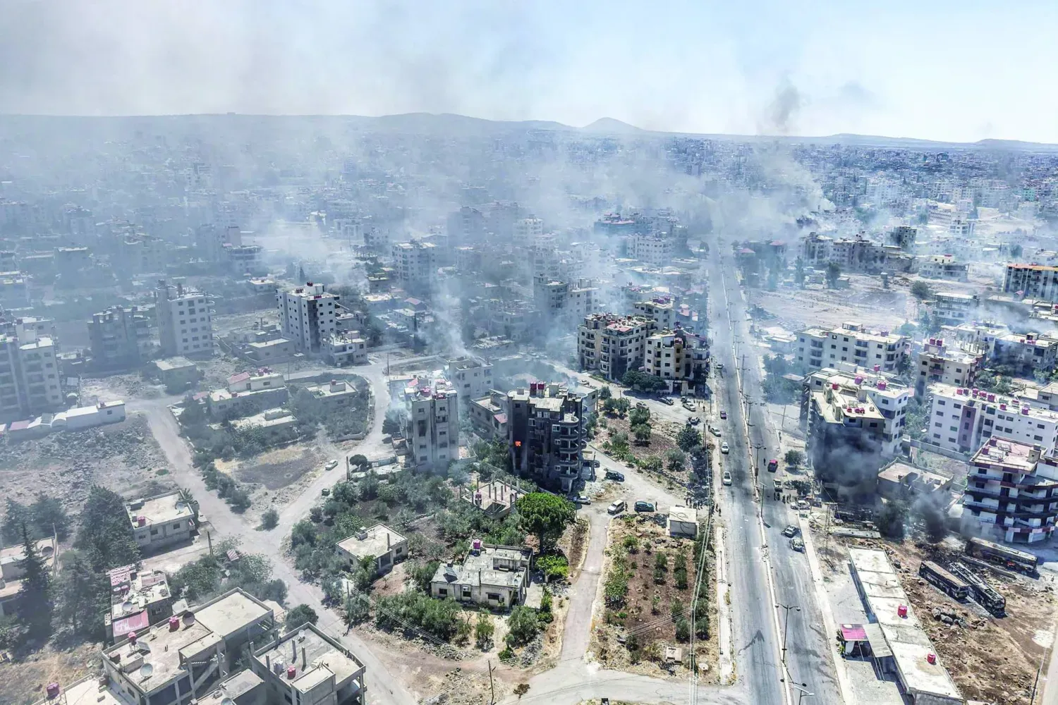 Geçen temmuz ayında Süveyda’daki çatışmalar nedeniyle yükselen duman (Arşiv – DPA)