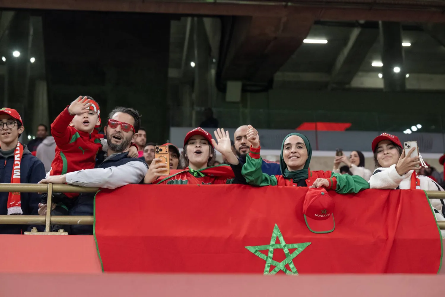 تعيش كرة القدم المغربية طفرة لا سابق لها منذ مشاركة المنتخب الوطني الأول في كأس العالم قطر 2022 (إ.ب.أ)